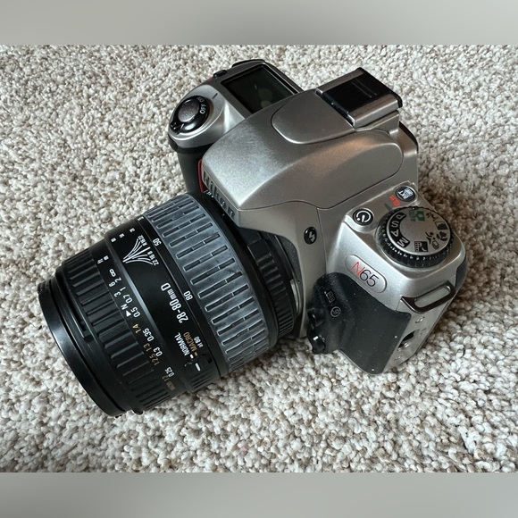 Nikon Film Camera w/ Sigma 70-300mm f4-5.6 dl macro super lens lot - Picture 2 of 9